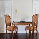 Hollywood Hills Homestay