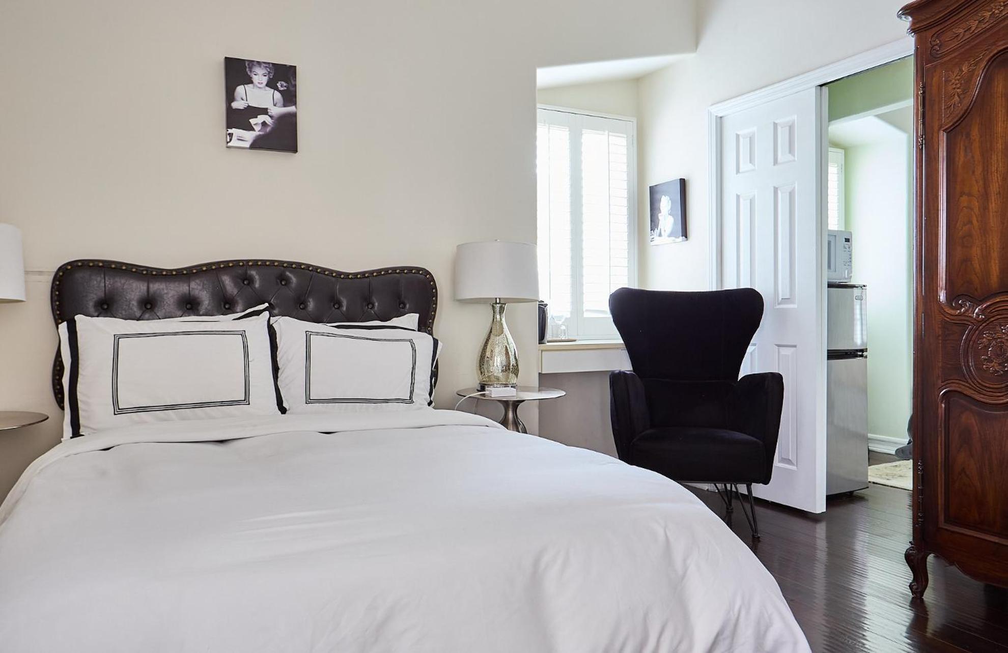 Hollywood Hills Homestay *